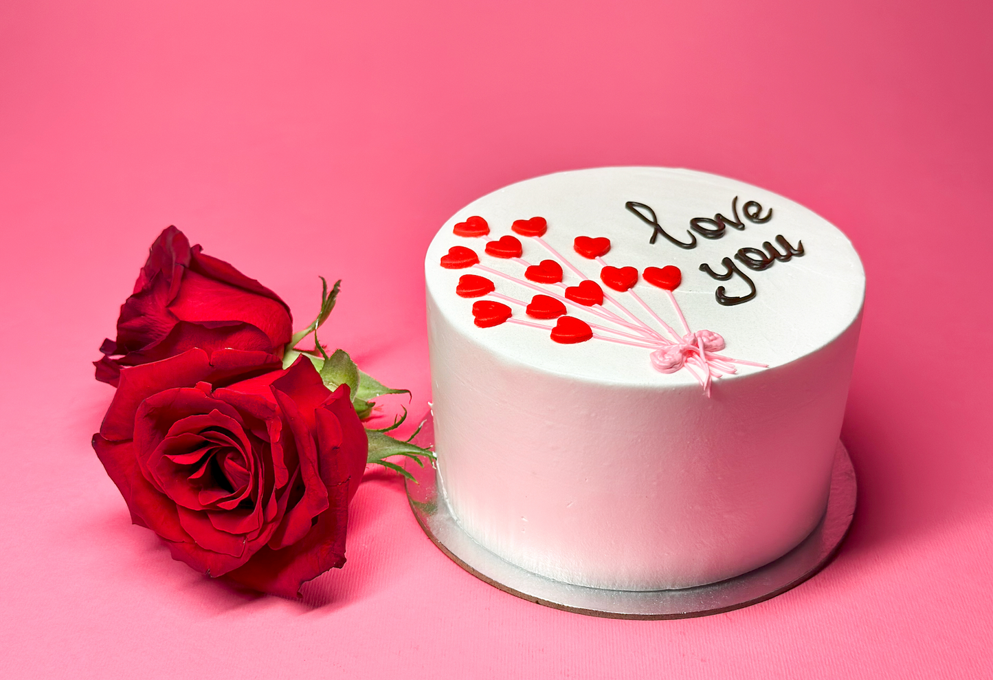 Valentine's day cake with flowers