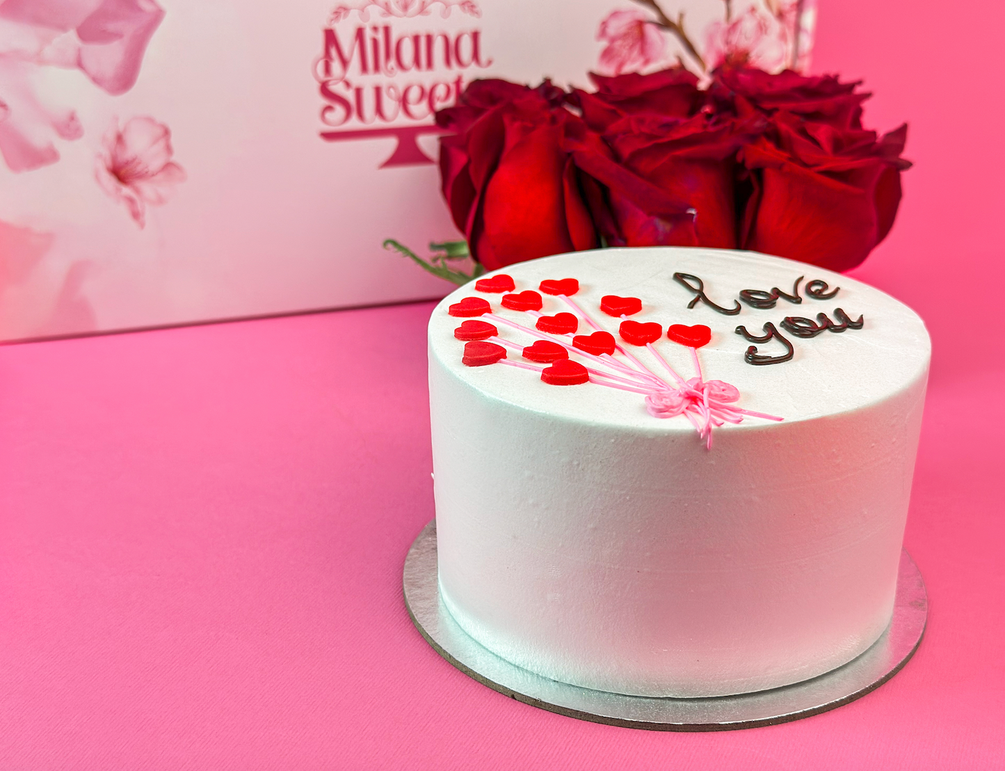 Valentine's day cake with flowers