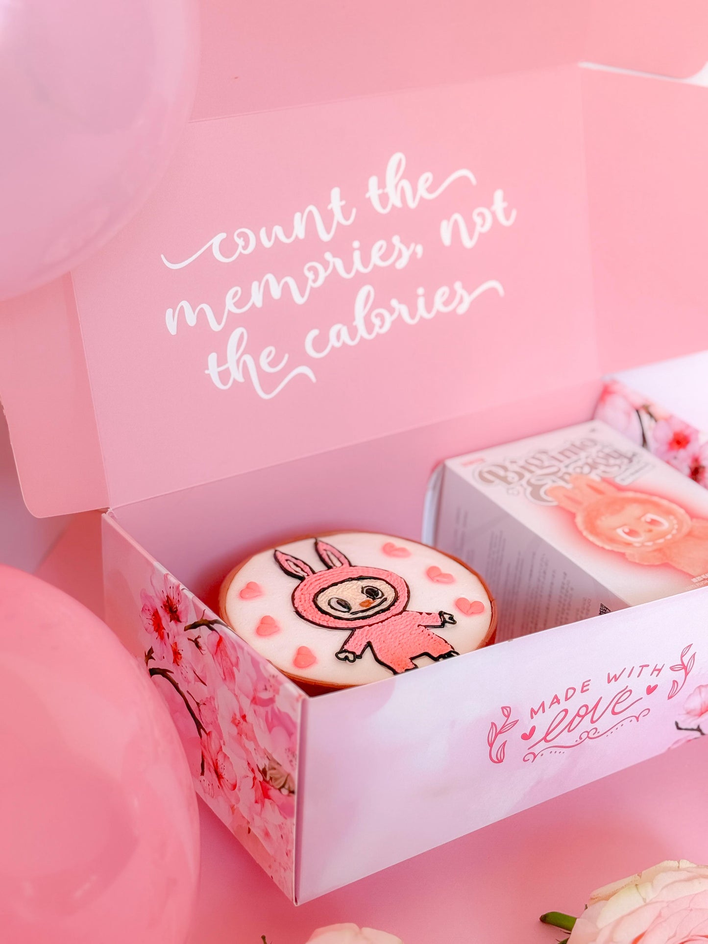 Labubu Birthday Gift Box โ Cake & Collectible Toy ๐