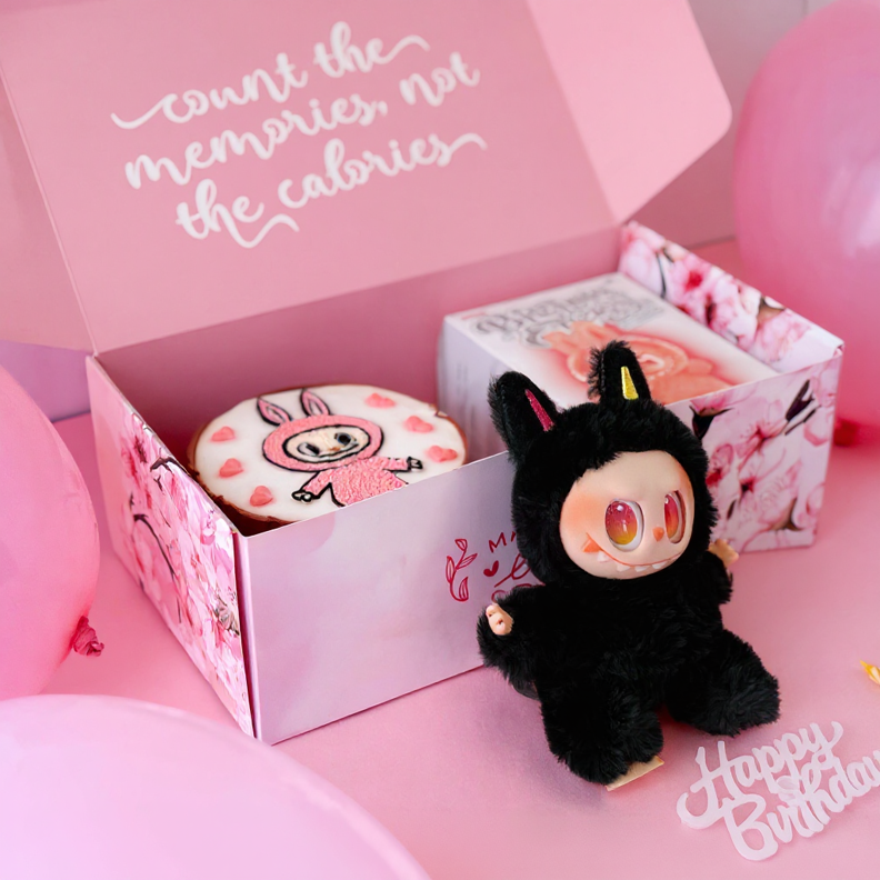 Labubu Birthday Gift Box โ Cake & Collectible Toy ๐