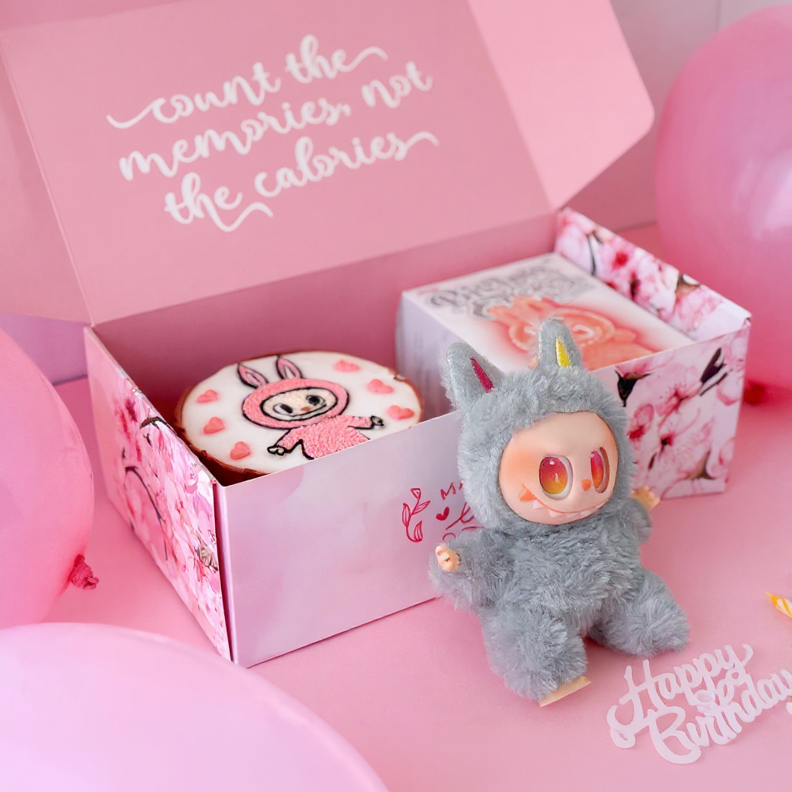 Labubu Birthday Gift Box โ Cake & Collectible Toy ๐
